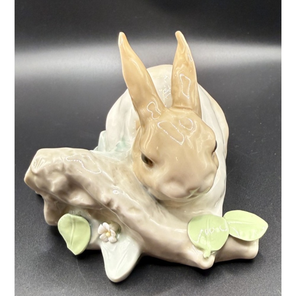 Lladro figurine, "Bunny On A Log" Retired